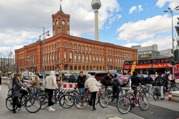 Mit dem Fahrrad erkundeten Jugendliche des Don Bosco Zentrums Regensburg Berlin