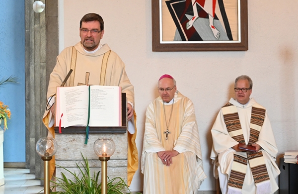 Provinziell P. Reinhard Gesing gratulierte in Regensburg zum Jubiläum