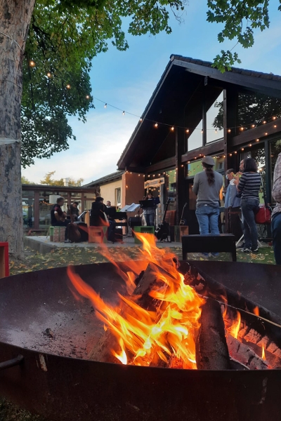 Lagerfeuerstimmung beim Musikfestival