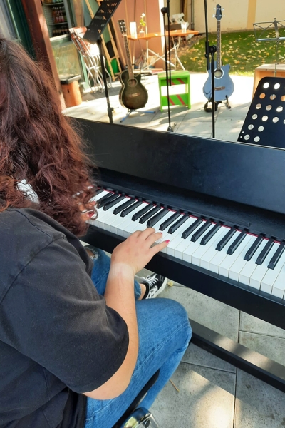 Musikfestival - Instrumente stehen bereit, mitmachen kann jeder